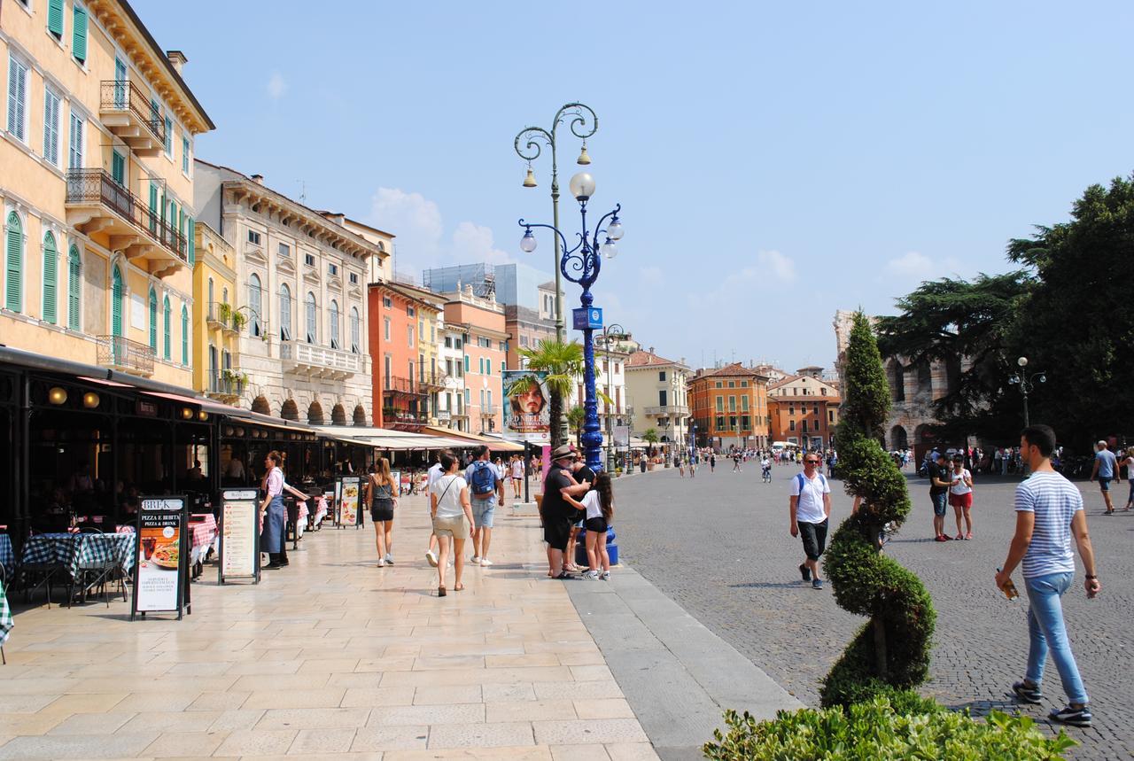 Dreaming Piazza Bra Rooms Верона Экстерьер фото